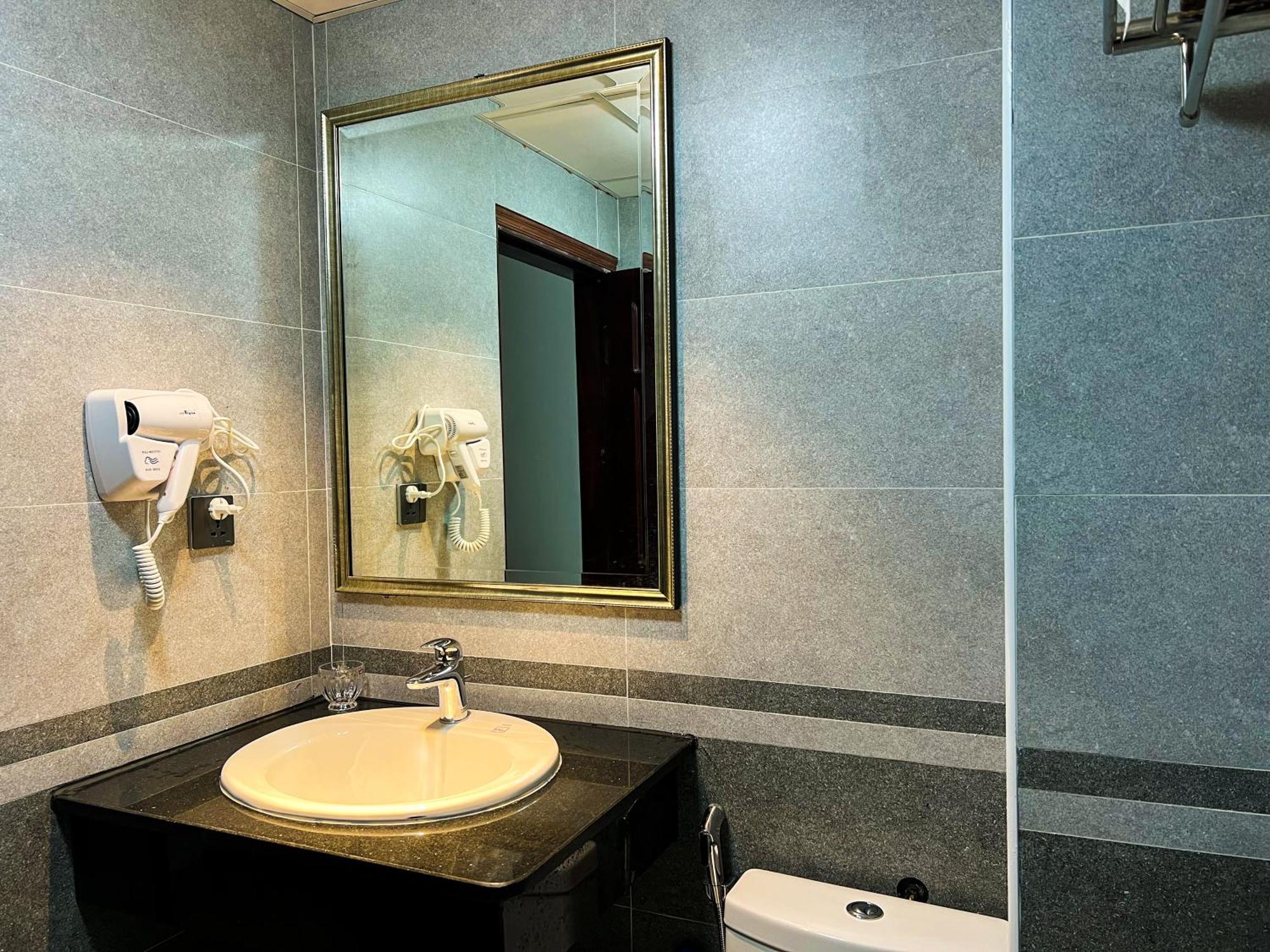 Ven Ho Hotel Hanoi Exteriör bild